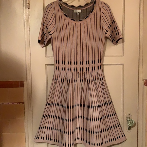 NEIMAN MARCUS PINK WITH BLACK KNIT DRESS SZ M - Picture 3 of 16